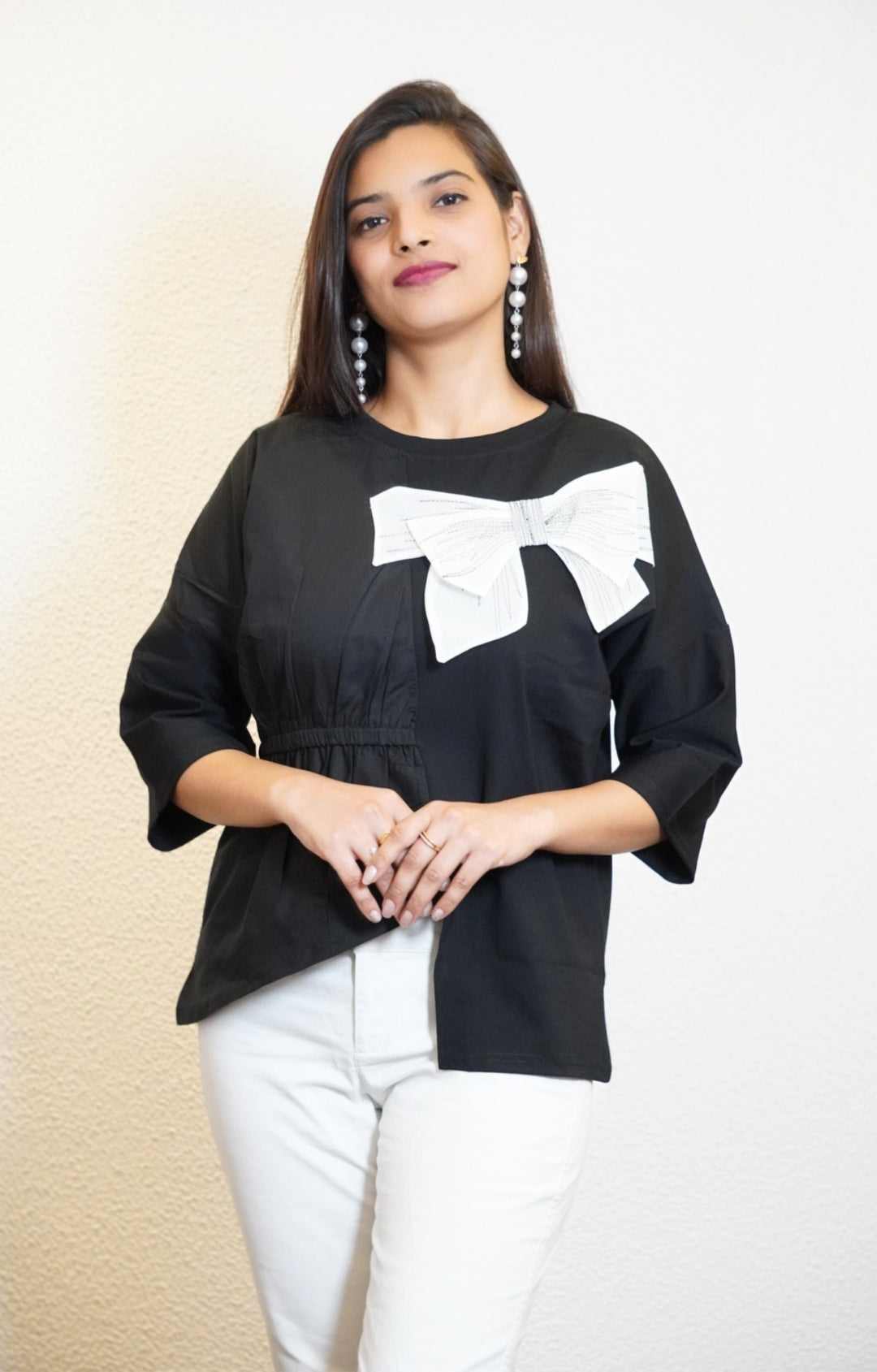 BLACK ROUND NECK TOP WITH WHITE BOW (Black)