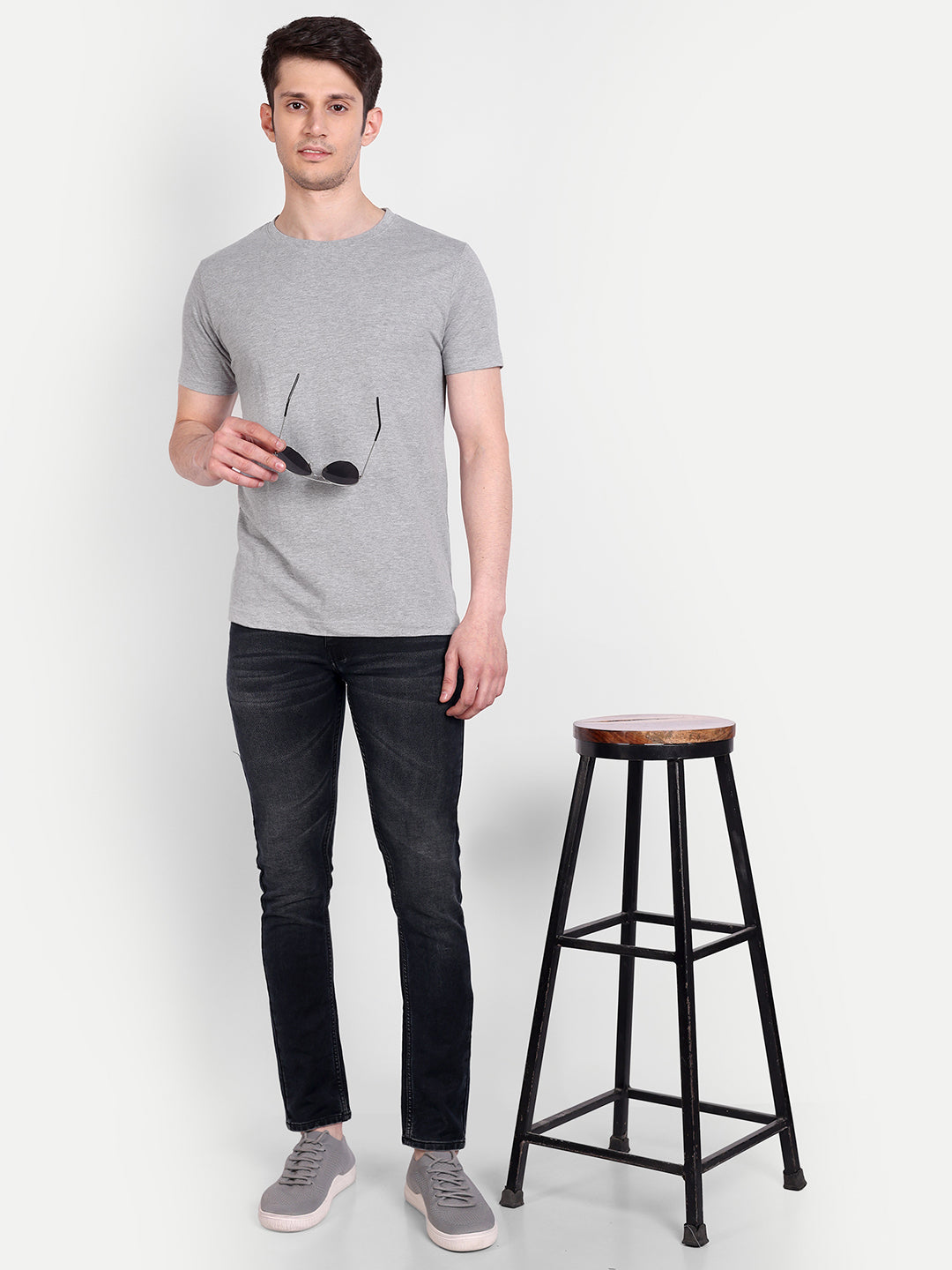 Unisex Solid T-Shirt by UQ (Light Grey)