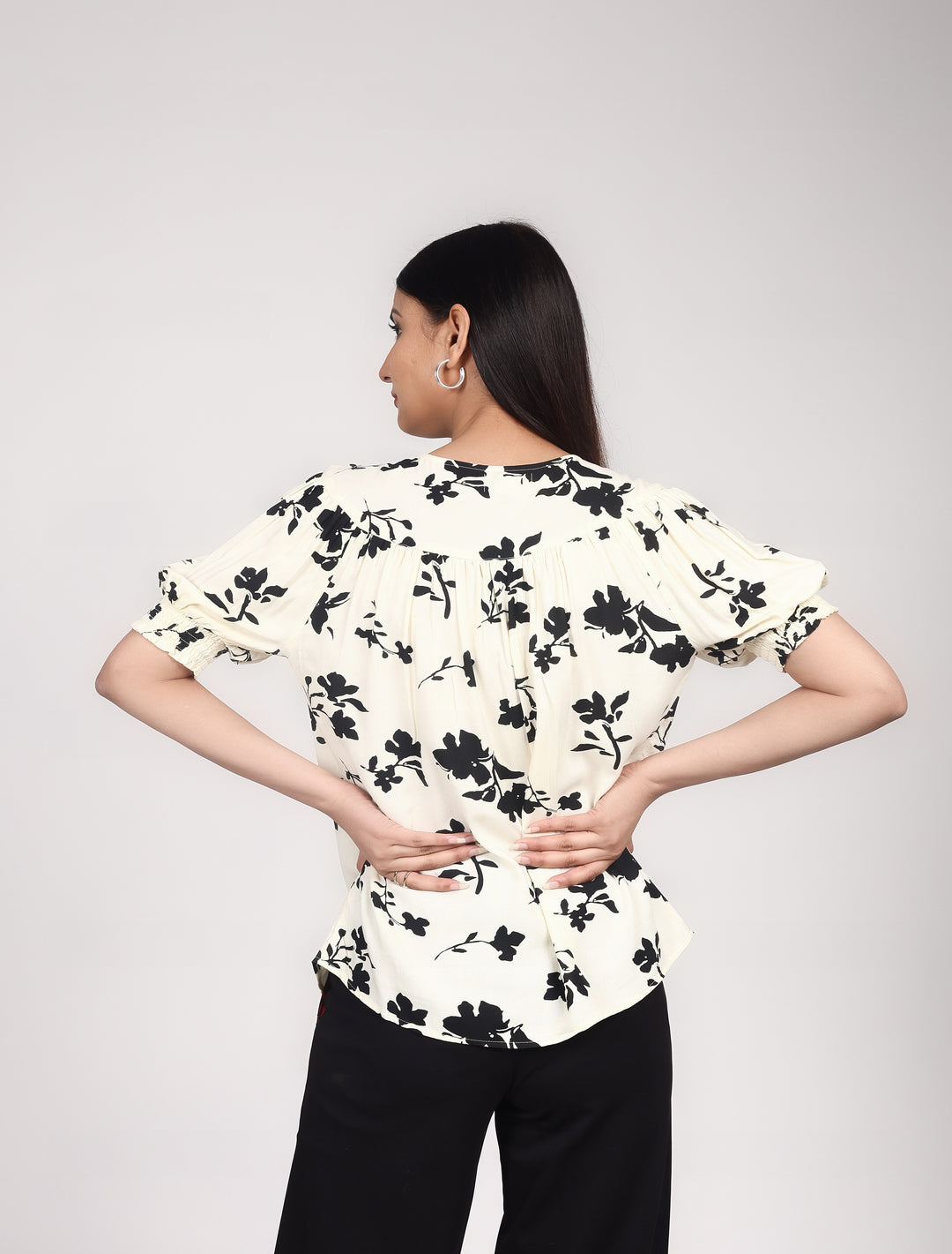 FLORAL SHORT SLEEVE TOP WITH SMOCKING DETAIL