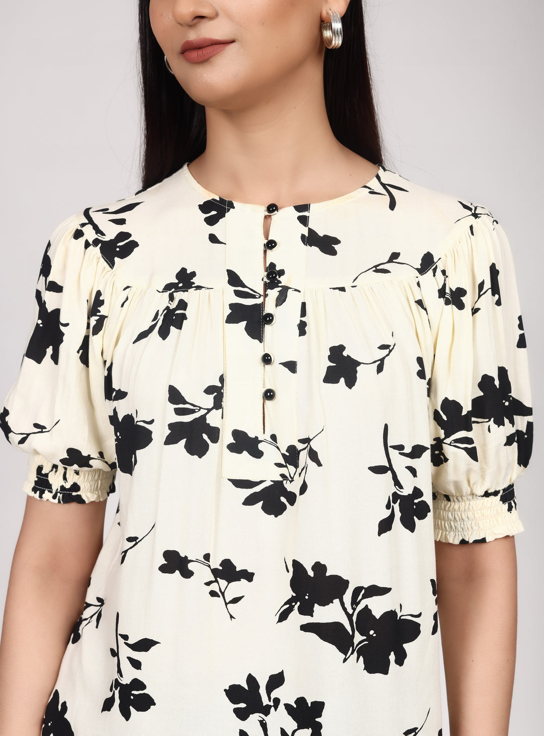 FLORAL SHORT SLEEVE TOP WITH SMOCKING DETAIL